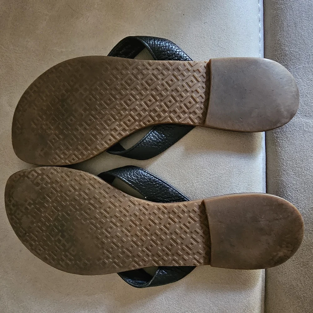 Tory Burch monogrammed leather‎ black and brown boho flip flops size 8